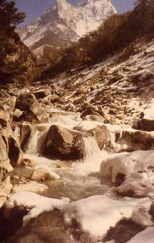 54-himalayas_glacial_stream